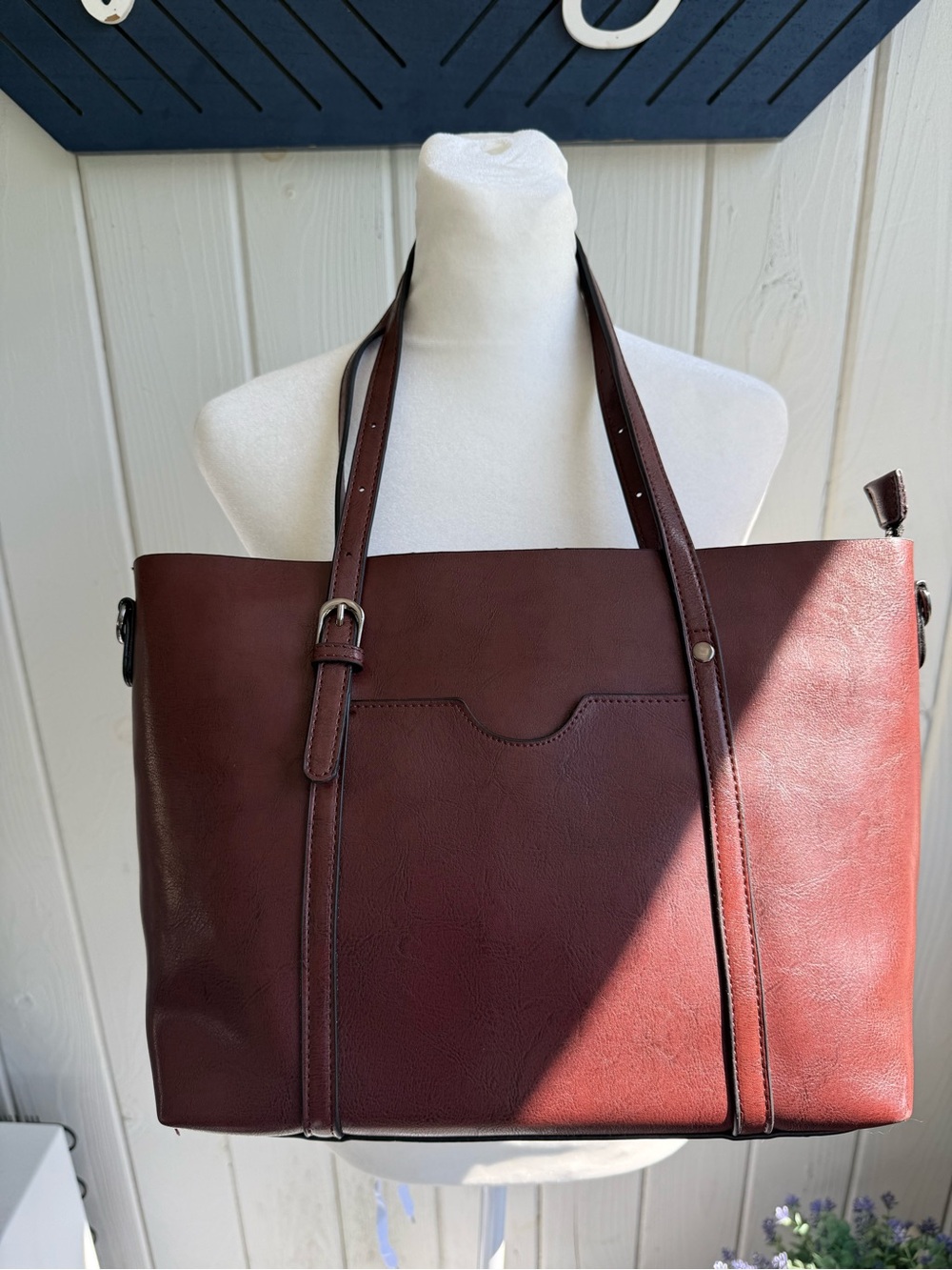 Women's Classic Burgundy Leather Tote Bag - Picture 3 of 7